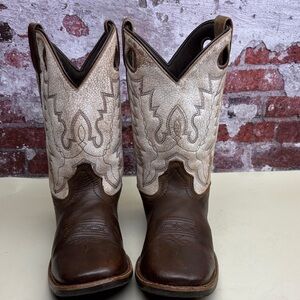 Brown and Cream Western Cowboy Boots box 31 smoky